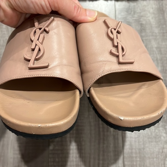Saint Laurent size 37. Tan YSL Logo sandals. - Picture 2 of 6